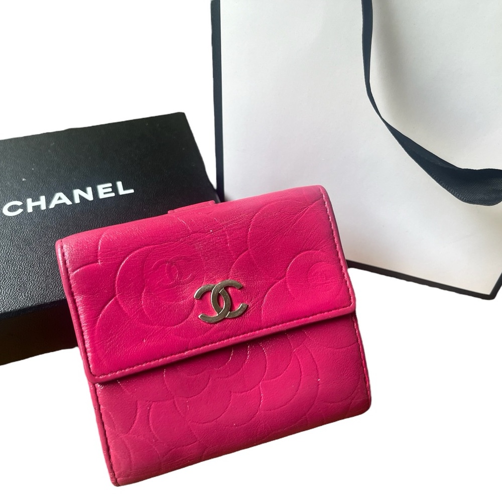 CHANEL camellia wallet in pink with raspberry interior. Hologram in tact. Chain.